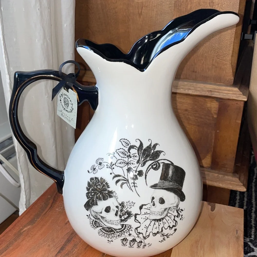 Beautifully designed White and Black Skull Design Pitcher! NWT 💀 - Picture 3 of 13